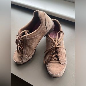 Skechers Relaxed Fit Memory Foam Brown Suede Sneaker Size 6.5